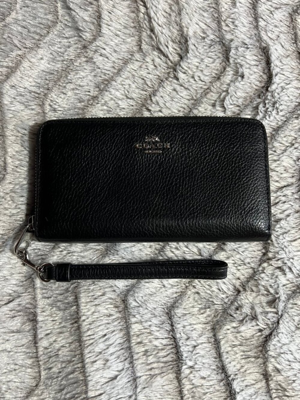 Coach C4451 Black Pebbled Leather Zip‎ Around Wallet Wristlet Silver Hardware